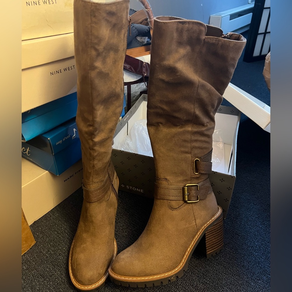 Sun + Stone Woman's Tan block Tall Heeled Boots. - Picture 6 of 6